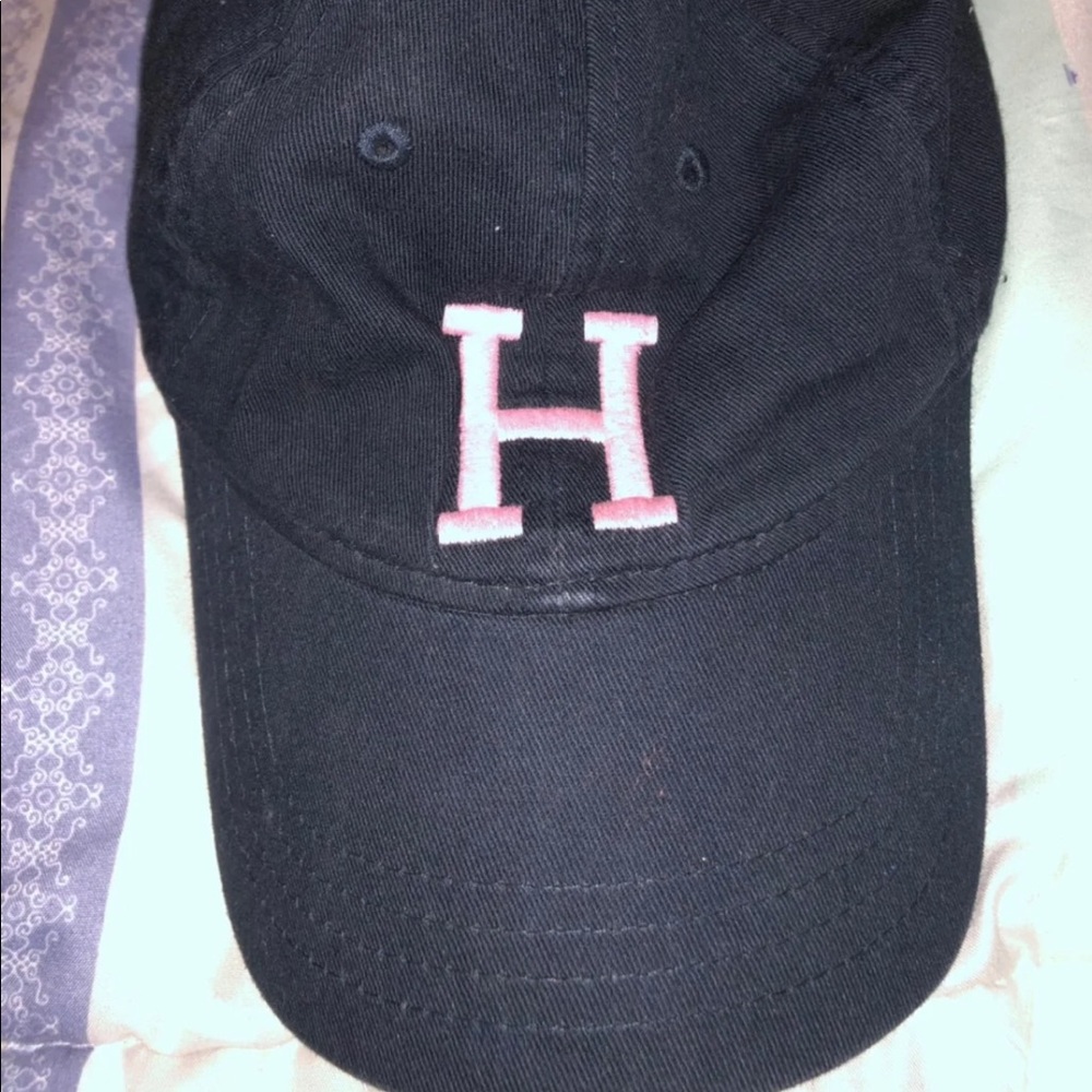 Tommy Hilfiger hat
